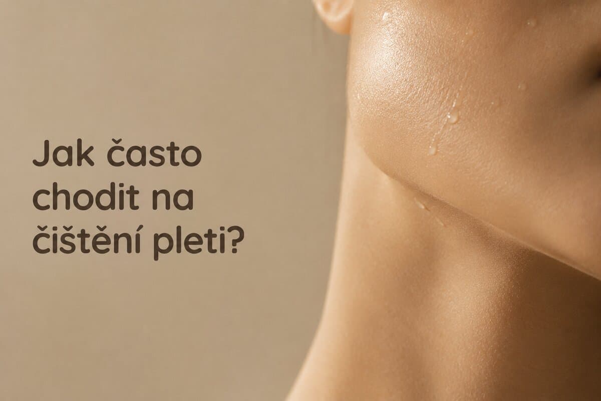 Detail pleti na rameni a klíční kosti v měkkém teplém světle